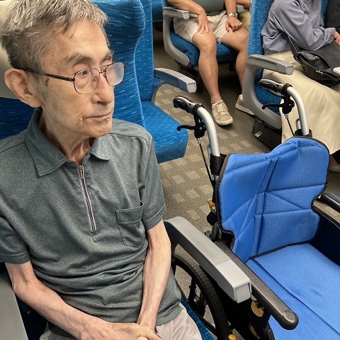 名古屋から埼玉へ 新幹線の車いす対応座席での施設転居サポート